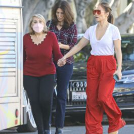 Jennifer Lopez, pe stradă cu mama și sora ei, în Los Angeles