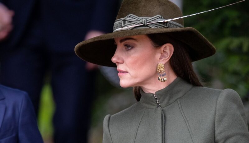 Kate Middleton a purtat o pereche de cizme cu toc. Ce look a adoptat Prințesa de Wales la slujba de Crăciun