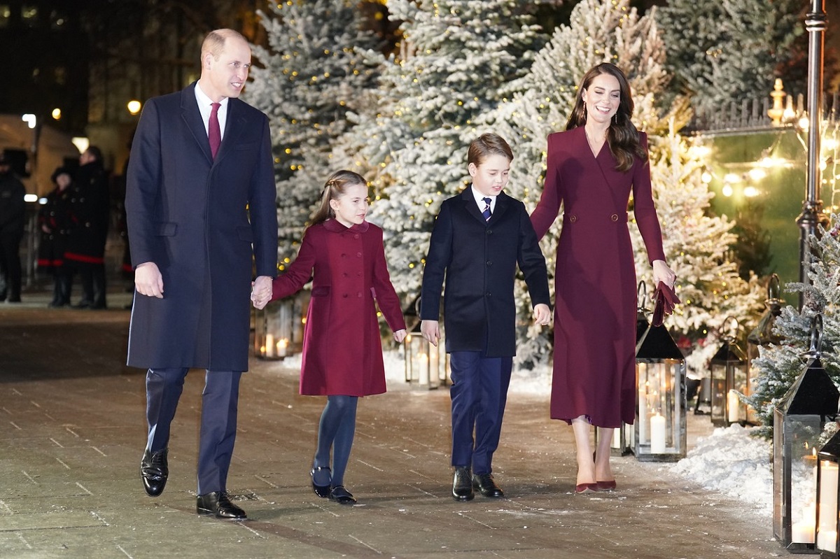 Prințul William, Prințesa Charlotte, Prințul George și Kate Middleton la Westminster Abbey la concertul de Crăciun