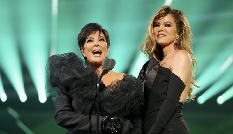 Khloé Kardashian a dezvăluit detalii despre ținuta purtată la People’s Choice Awards. Care sunt gafele amuzante ale vedetei