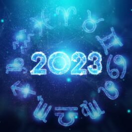 Harta astrală cu albastru în care este reprezentat horoscopul banilor pentru 2023