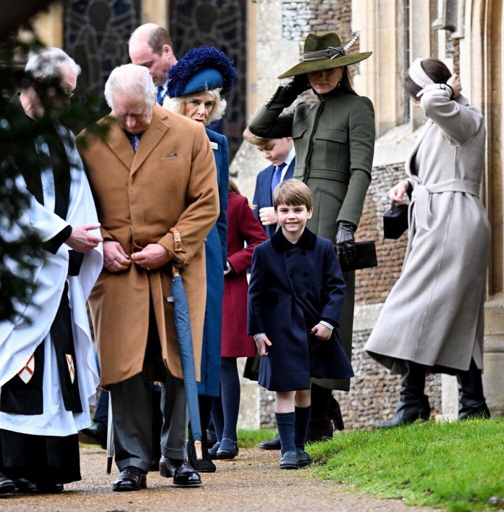Regele Charles alături de membrii Familiei Regale Britanice