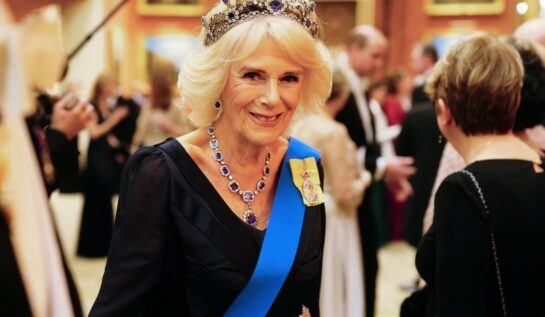 Regina Camilla a purtat din nou tiara cu safire a Reginei Elisabeta. Regina Consort a găzduit o recepție la Palatul Buckingham alături de Regele Charles