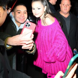 Selena Gomez face poze cu fanii în plină stradă
