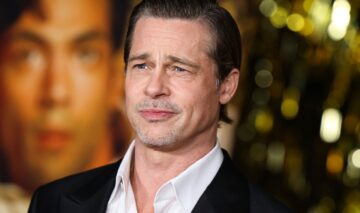 Brad Pitt, la premiera Babylon, într-un costum negru, elegant