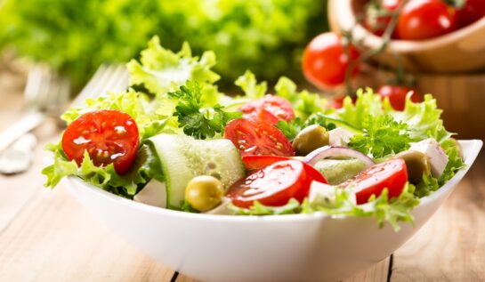 Ce se întâmplă cu corpul tău dacă mănânci salată în fiecare zi. Sfaturile nutriționiștilor