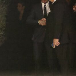 David Beckham se salută cu ceilalți invitați de la nunta lui Marc Anthony