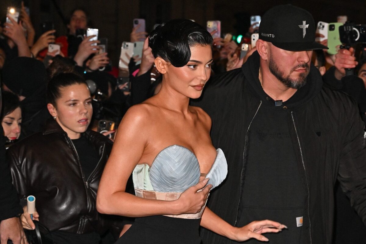 Kylie Jenner a purtat o rochie cu corset la Săptămâna Modei de la Paris 2023