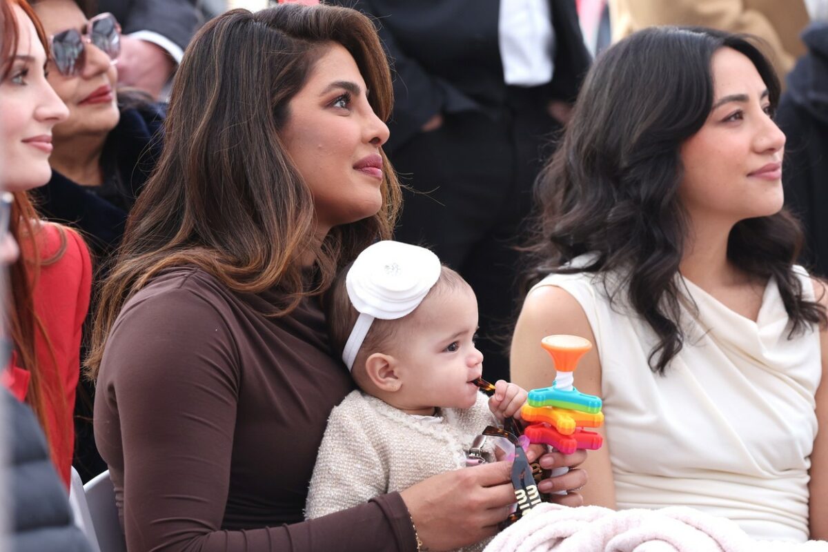 Priyanka Chopra, alături de fiica sa, în timp ce Nick Jonas primește o stea pe Walk of Fame