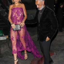 Rita Ora într-o rochie din dantelă alături de soțul său, Taika Waititi