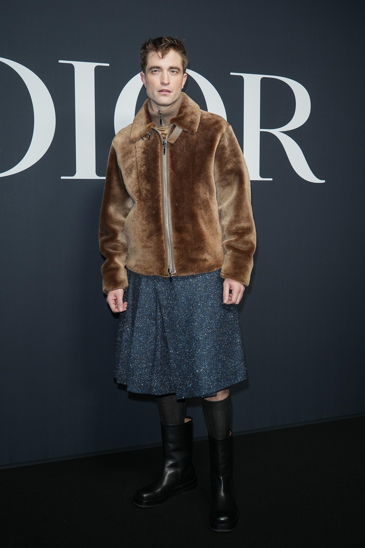 Robert Pattinson a purtat o fustă la Săptămâna Modei de la Paris 2023