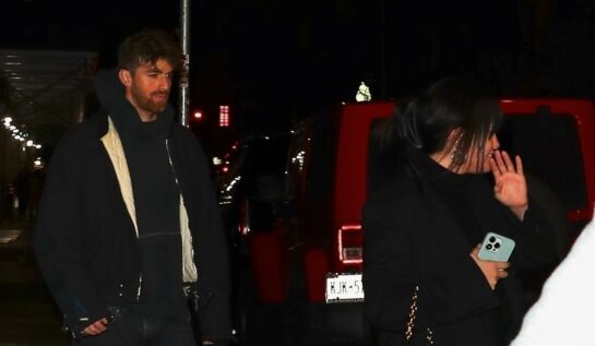 Selena Gomez și Drew Taggart se țin de mână. Cei doi au ieșit la o întâlnire în New York