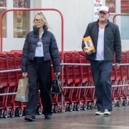 Tish Cyrus fotografiată la cumpărături alături de Dominic Purcell
