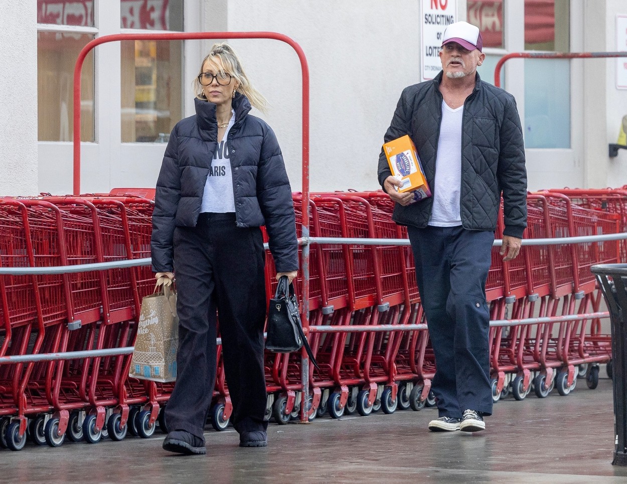 Tish Cyrus fotografiată la cumpărături alături de Dominic Purcell