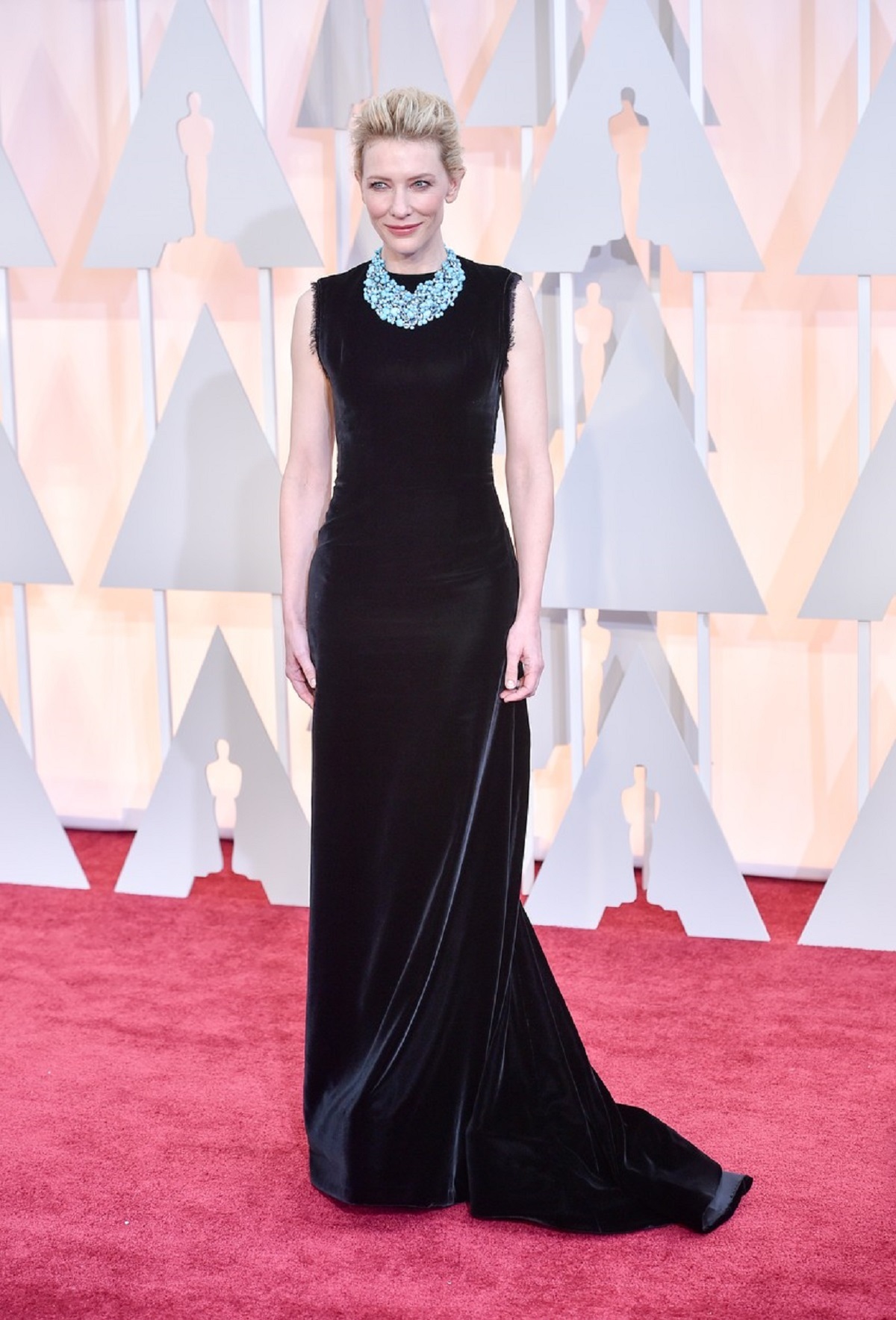 Cate Blanchett într-o rochie neagră la Premiile Oscar 2015