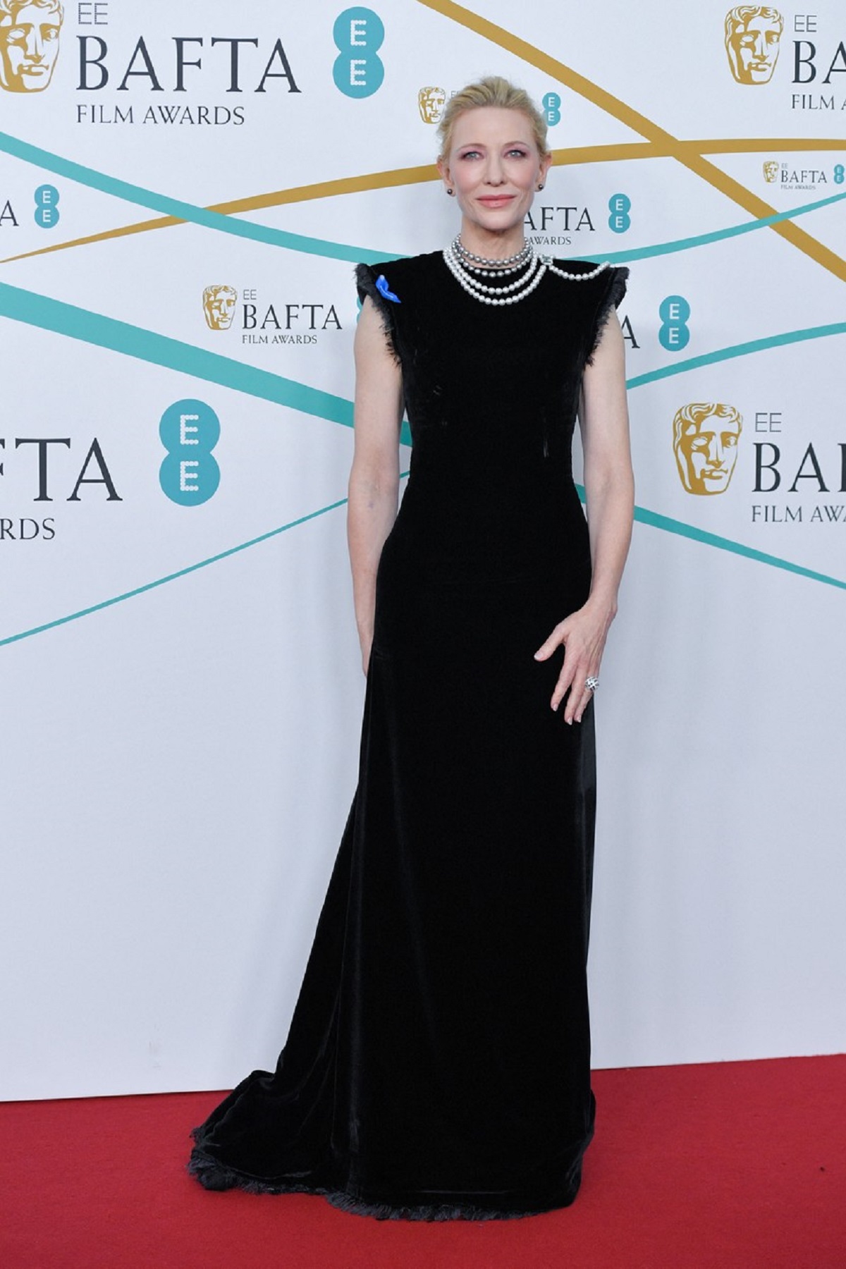 Cate Blanchett într-o rochie rcicialtă pe covorul roșu la premiile BAFTA 2023