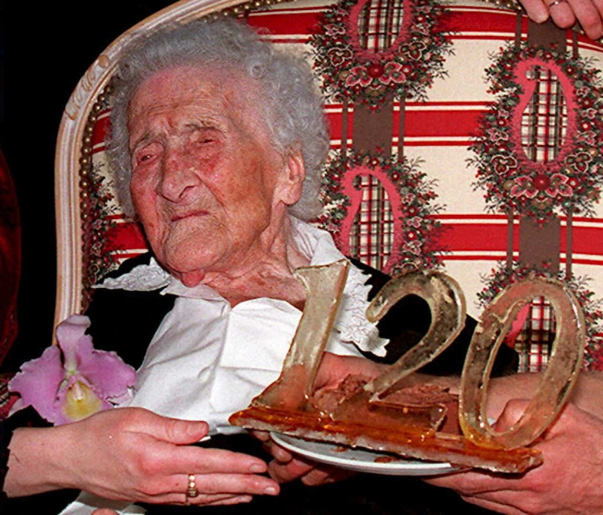Jeanne Louise Calment la vârsta de 120 de ani