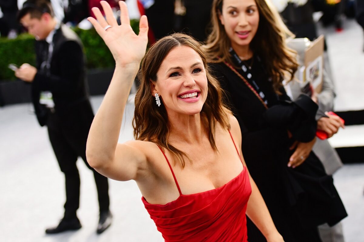 Jennifer Garner într-o rochie roșie la Screen Actors Guild Awards 2020