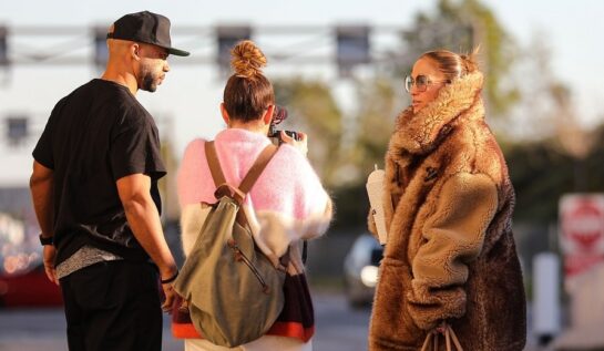 Jennifer Lopez a ieșit la cumpărături într-o haină de blană. Vedeta a fost surprinsă pe străzile din Los Angeles