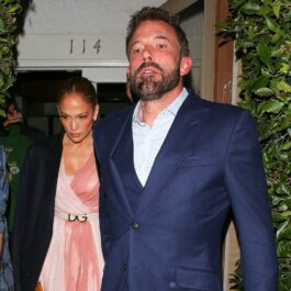 Jennifer Lopez și Ben Affleck, de mână, la un restaurant