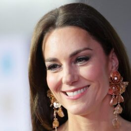 Kate Middleton într-o fotografie portret la premiile BAFTA 2023