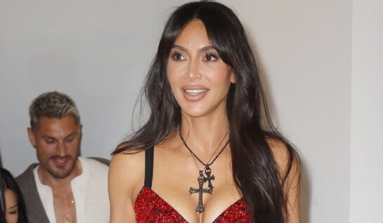 Kim Kardashian a participat la Săptămâna Modei de la Milano 2023. Vedeta a avut o apariție strălucitoare într-o ținută roșie