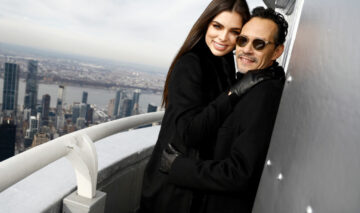 Marc Anthony și Nadia Ferreira, îmbrățișați, într-o vizită la Empire State Building