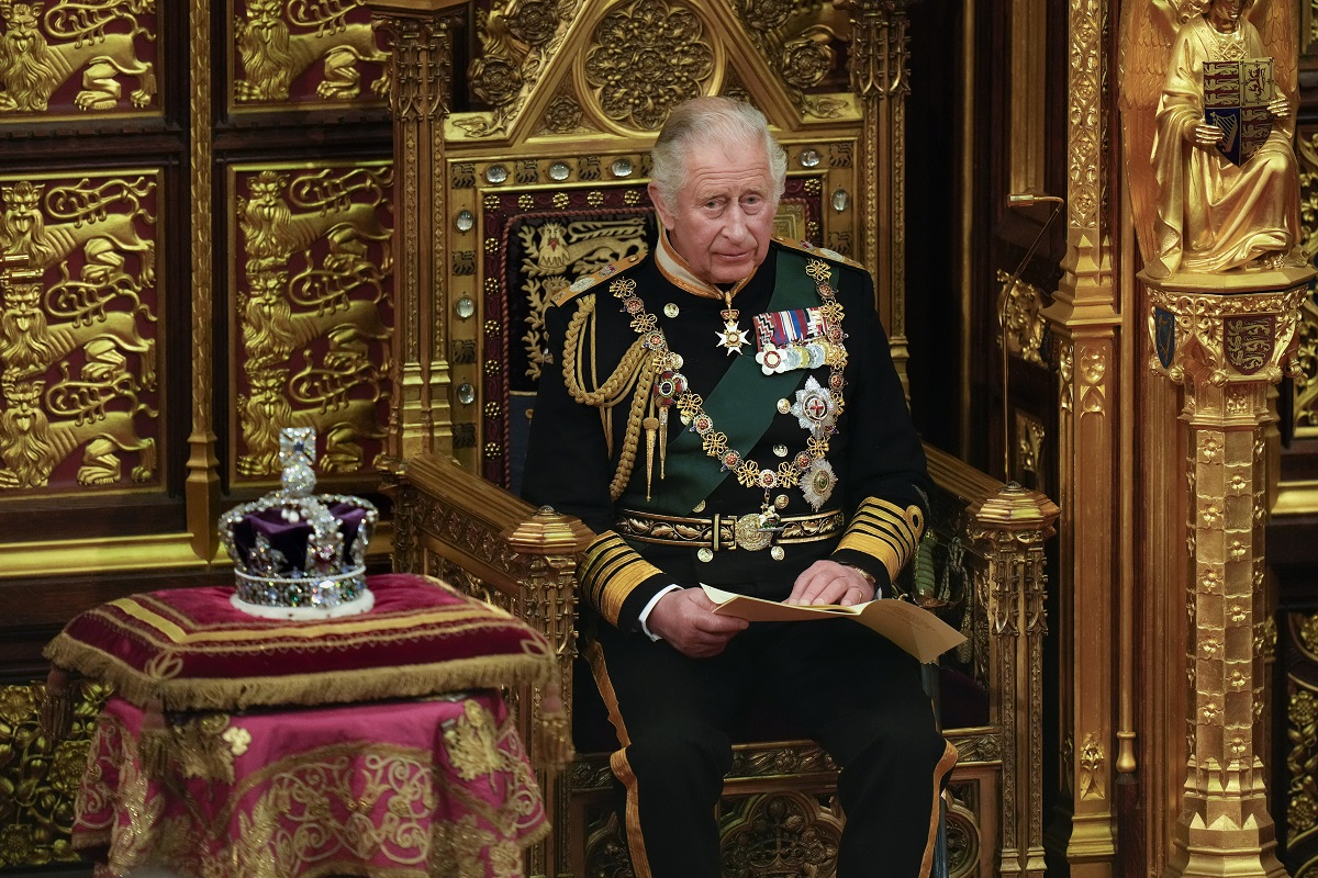Regele Charles pe tron la deschiderea oficială a sesiunii parlamantului britanic din 2022