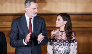 Regina Letizia a Spaniei a uimit într-o rochie florală în timp ce participa la Premiile Naționale de Cultură din Zaragoza