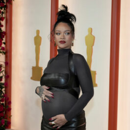 Rihanna, într-o rochie neagră, elegantă, transparentă, la Premiile Oscar 2023
