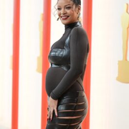 Rihanna într-o rochie din piele la Gala Premiilor Oscar 2023