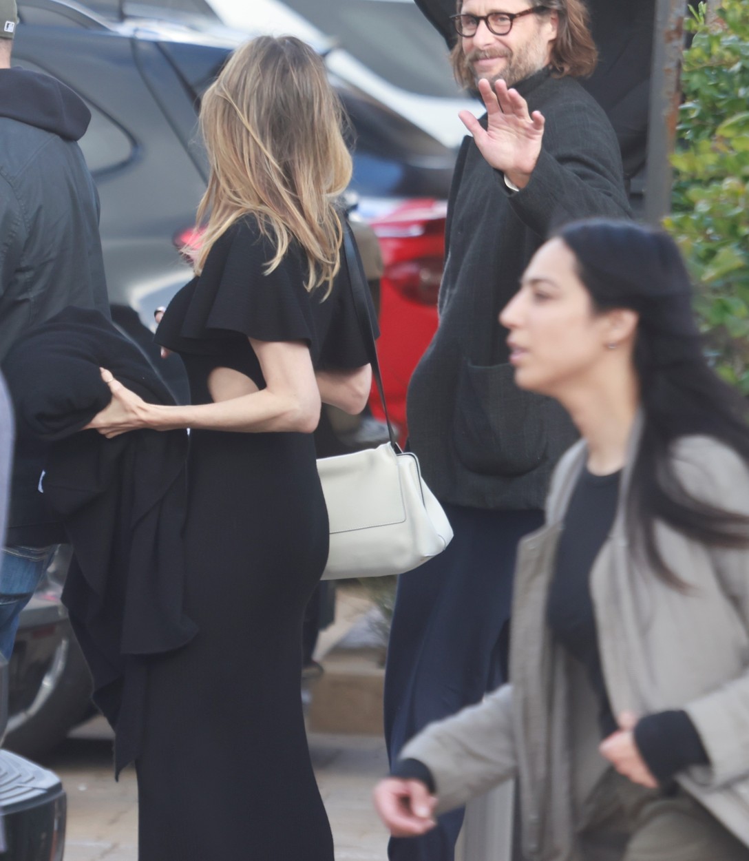 David Mayer îi face cu mâna Angelinei Jolie, la plecare