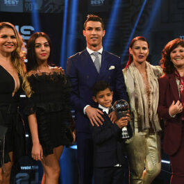 Cristiano Ronaldo alături de Georgina Rodriguez, fiul lui cel mare, mama sa și surorile lui, la un eveniment