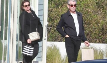 Pierce Brosnan, alături de soția sa, în Malibu, în ținute complet negre