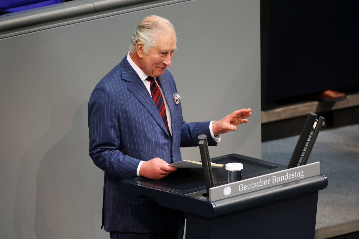 Regele Charles, fotografiat în timp ce susține un discurs în Parlamentul Germaniei
