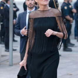 Regina Letizia, într-o rochie neagră, cu franjuri