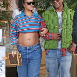 Rihanna într-un crop top albastră alături de A$AP Rocky la o întâlnire romantică