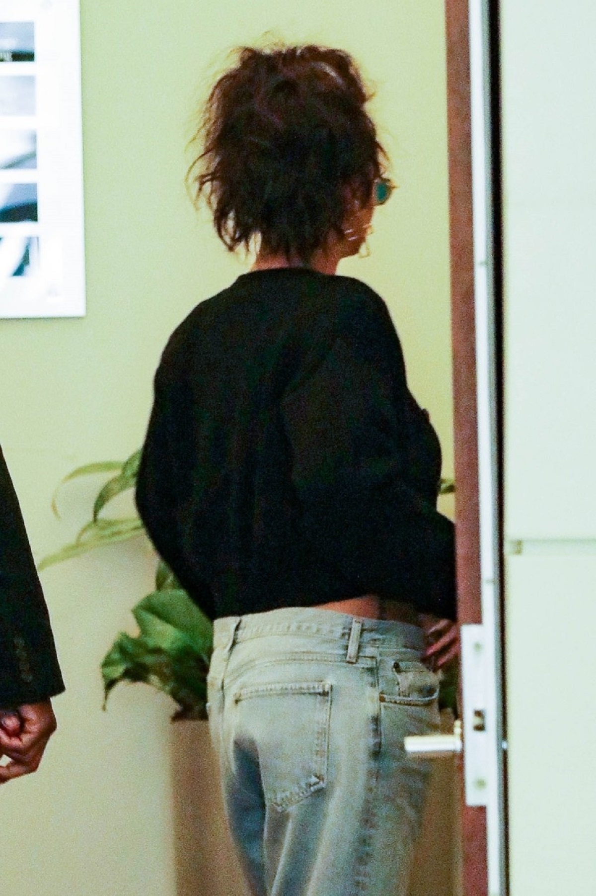 Rihanna pozată cu spatele în Beverly Hills