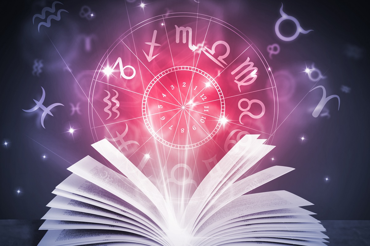 O carte din care ies semnele zodiacale pe un fundal roz cu violet pentru a ilustra faptul că 11 aprilie este considerată ziua miracolelor