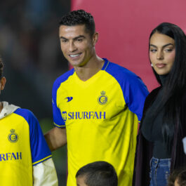 Georgina Rodriguez, Cristiano Ronaldo și fiul lui cel mare, la primirea pe stadionul AL Nassr