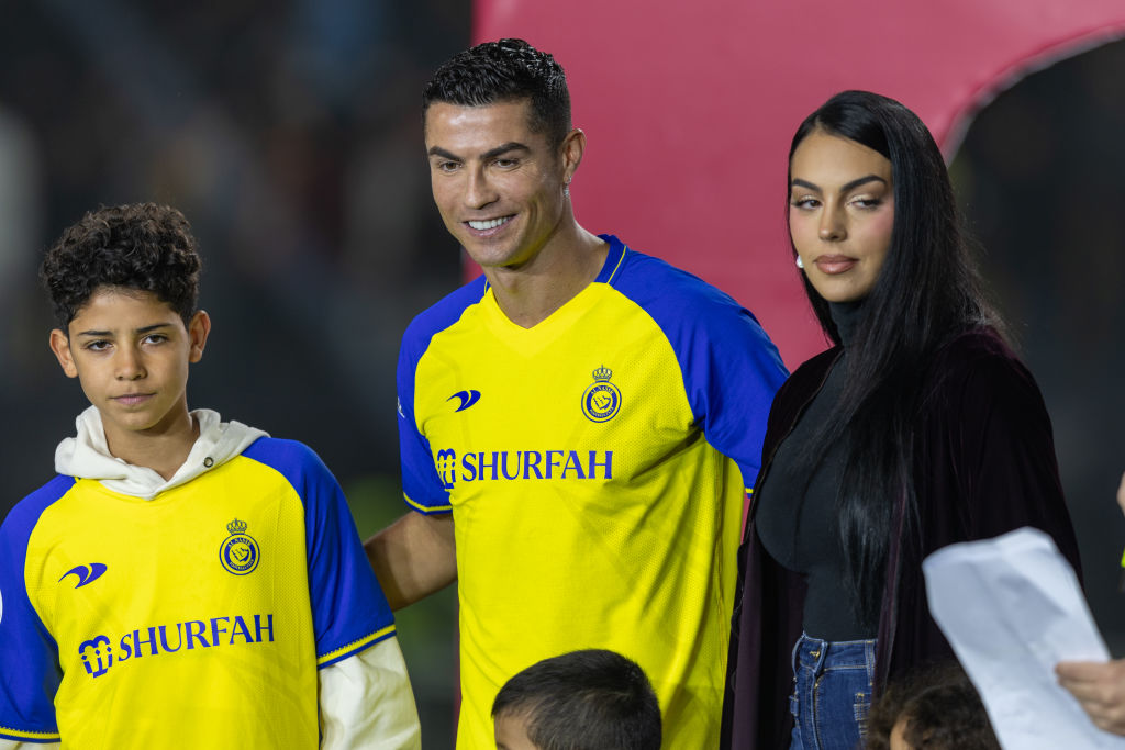 Georgina Rodriguez, Cristiano Ronaldo și fiul lui cel mare, la primirea pe stadionul AL Nassr