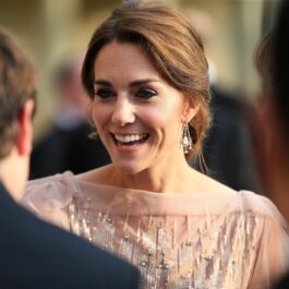 Kate Middleton într-o fotografie portret la Children’s Hospices Gala