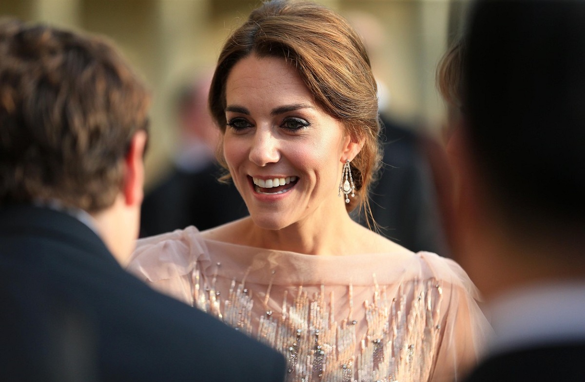 Kate Middleton într-o fotografie portret la Children’s Hospices Gala