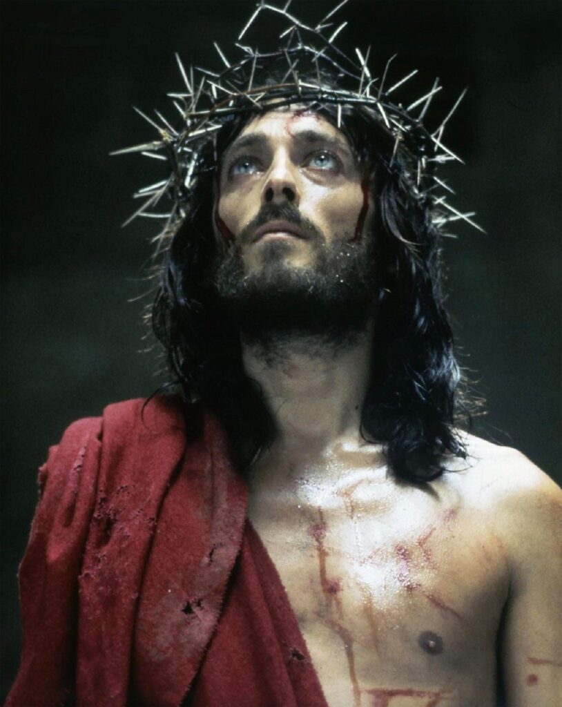 Robert Powell în rolul lui Iisus în timpul filmărilor