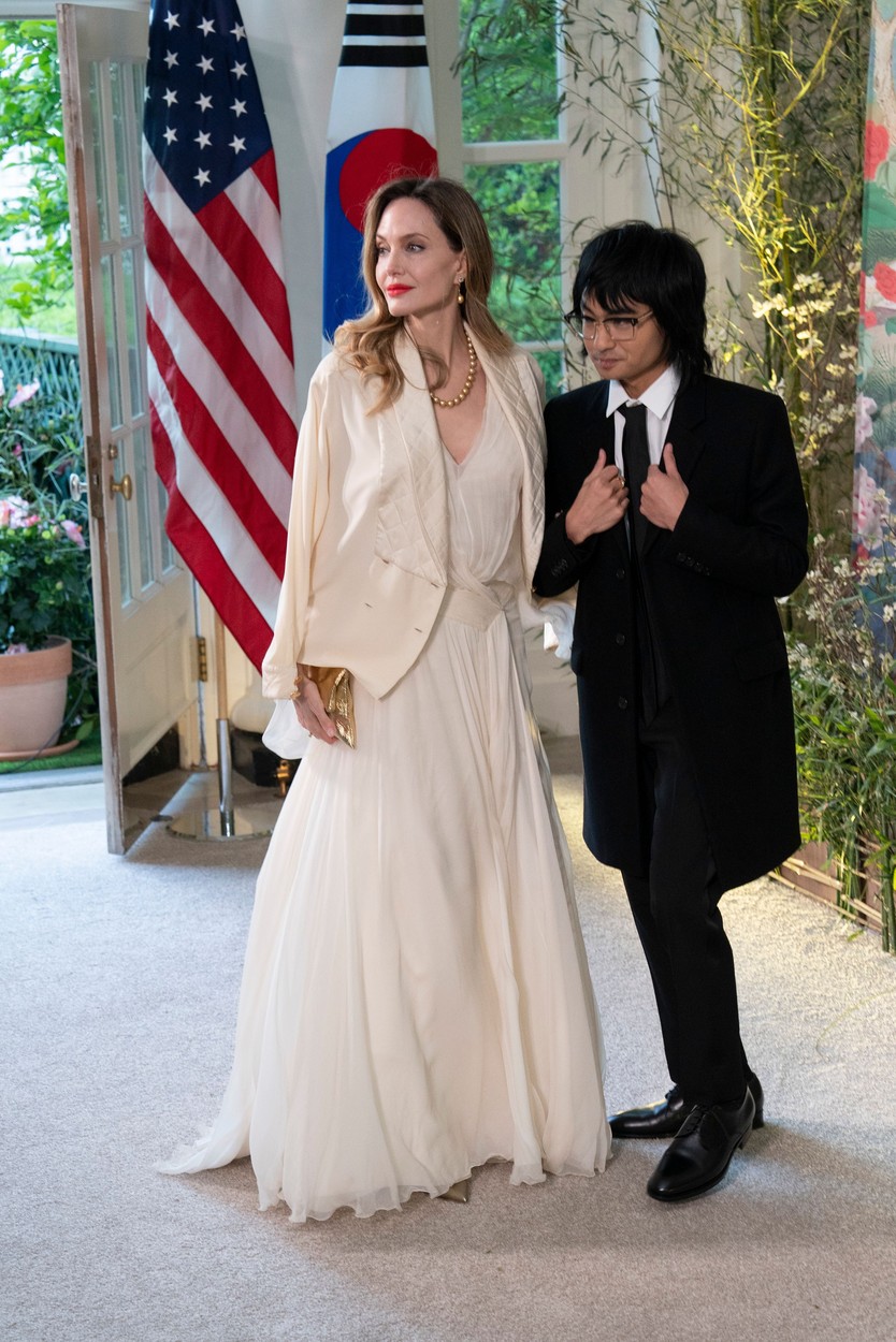 Angelina Jolie, alături de fiul ei, Maddox, la Casa Albă