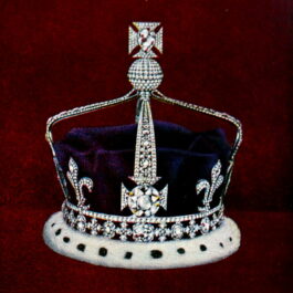 Coroana, care are 2.200 de diamante, a fost purtată de Regina Maria la încoronarea soțului ei, George V, în 1911