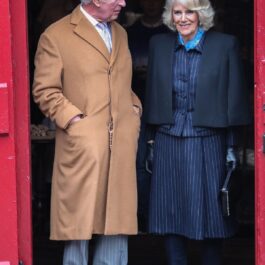 Regele Charles alături de Regina Camilla la un eveniment public