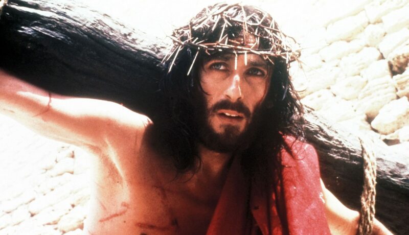 „Iisus din Nazareth” la 78 de ani. Cum arată actorul Robert Powell în 2023