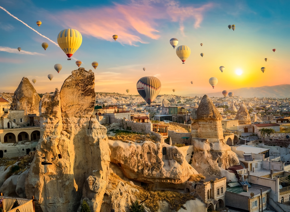 Imagine din Cappadocia, Turcia, cu baloane cu aer cald