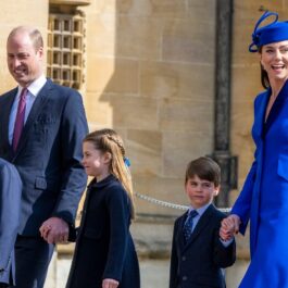 Kate Middleton alături de Prințul Louis, Prințul George, Prințesa Charlotte și Prințul William la slujba de Paște
